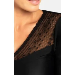 Camiseta Con Encaje, Claire Anaissa -Equipo De Fitness camiseta con encaje claire anaissa 3